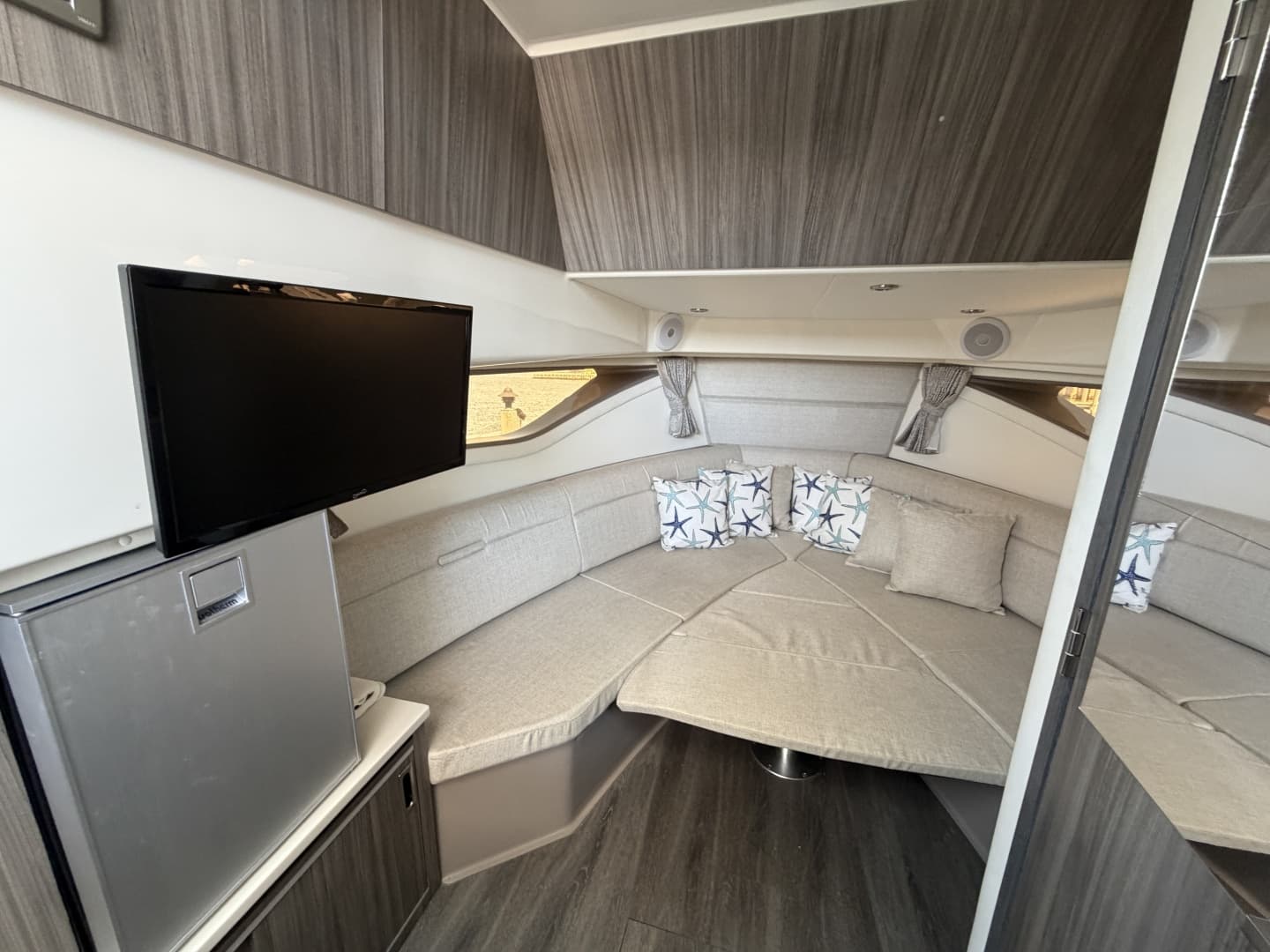 2023 Sea Ray 320 Sundancer