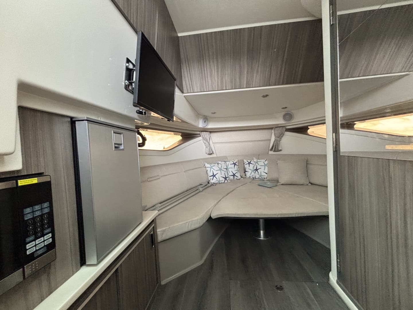 2023 Sea Ray 320 Sundancer