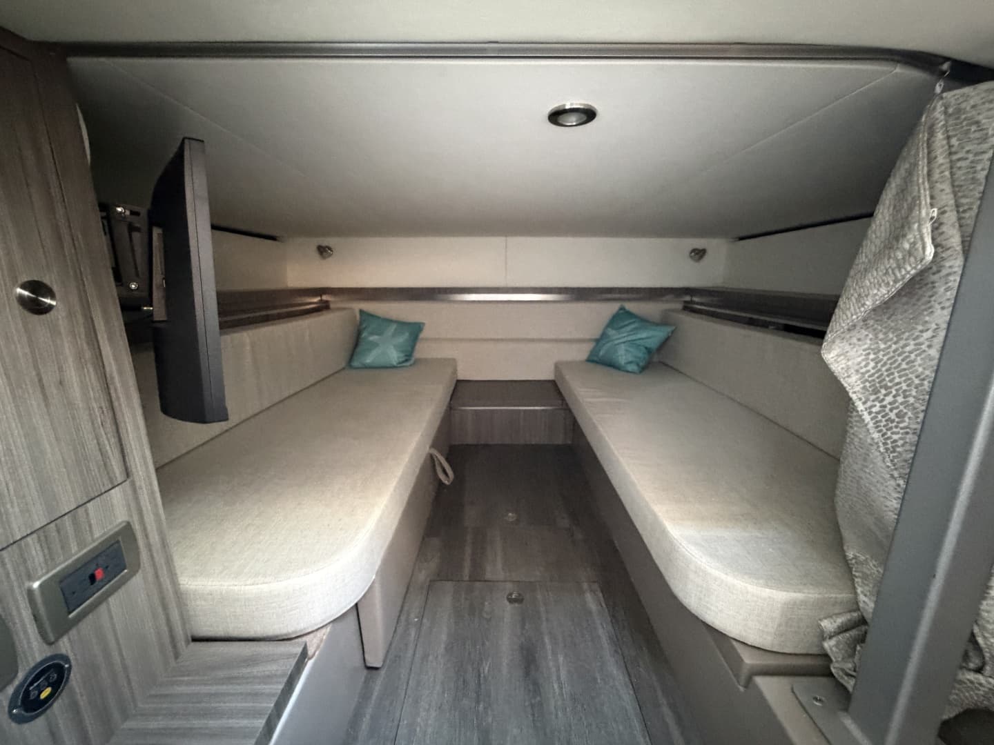 2023 Sea Ray 320 Sundancer
