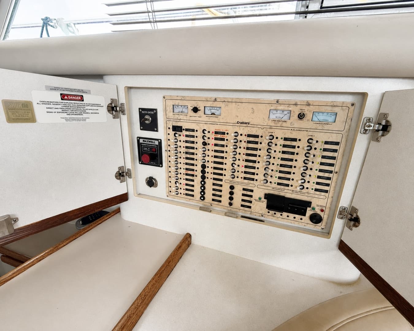 1997 Cruisers Yachts 3950