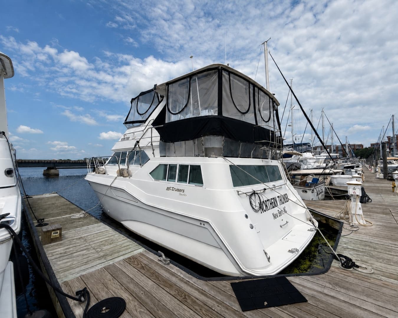 1997 Cruisers Yachts 3950