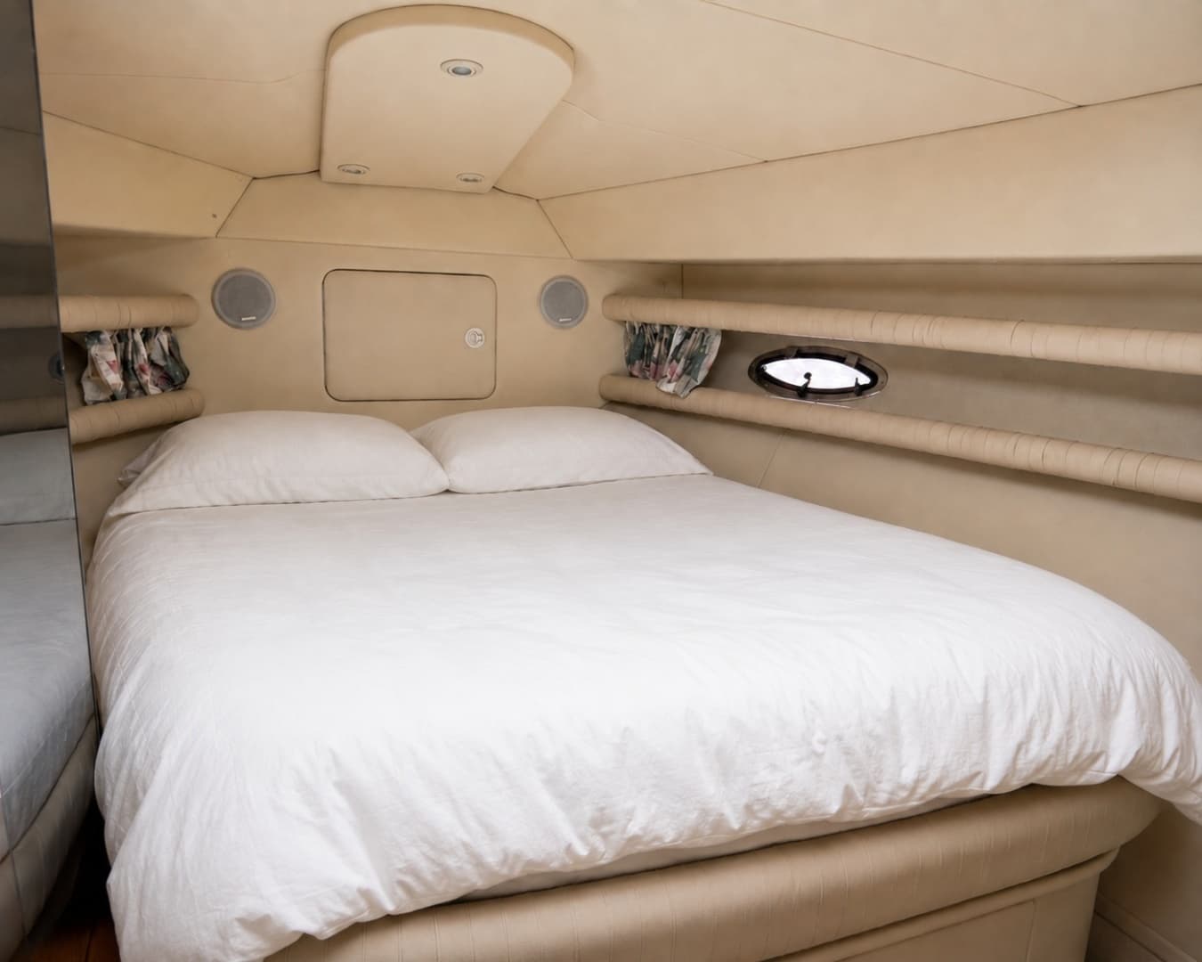 1997 Cruisers Yachts 3950