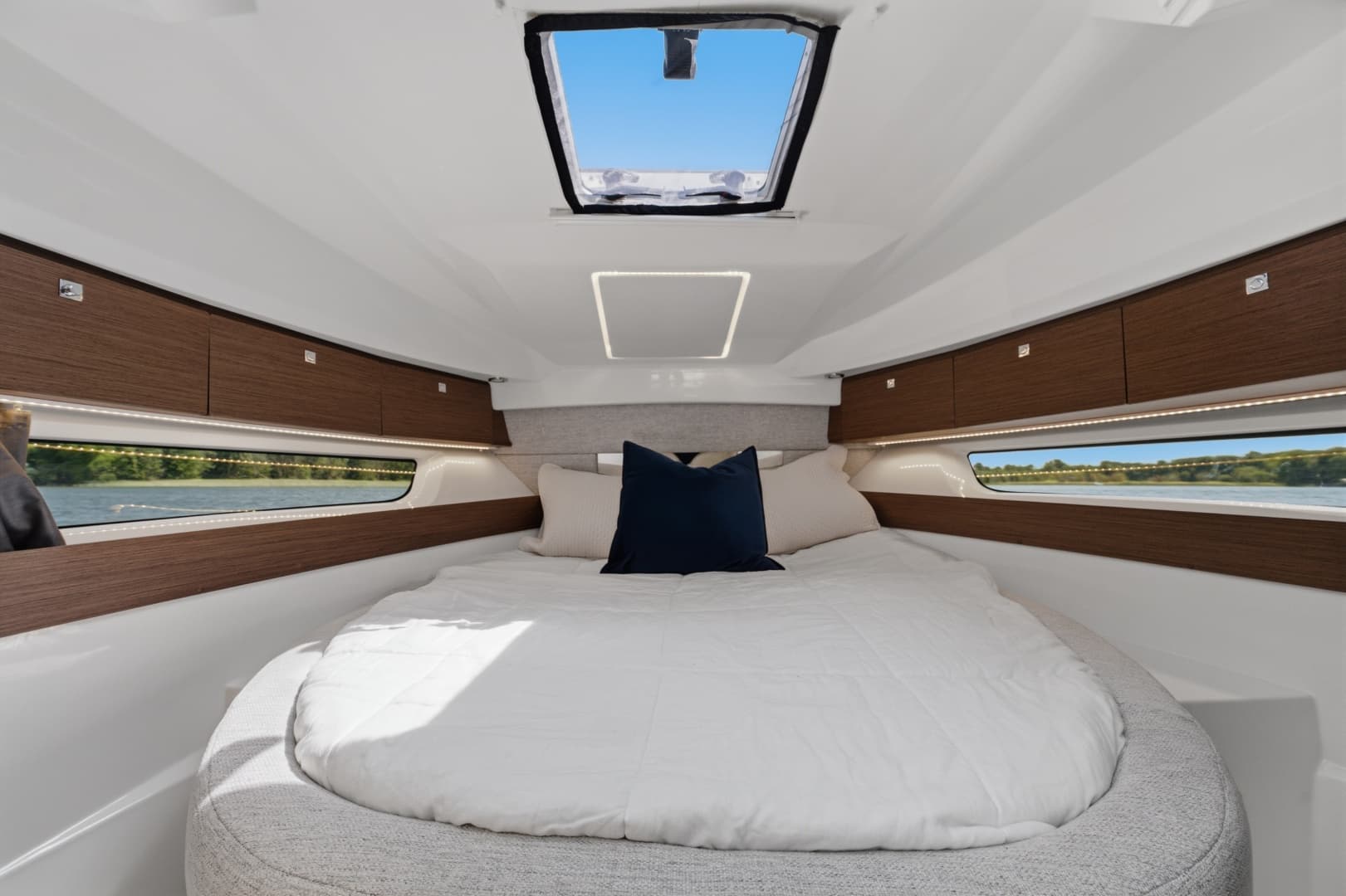 2021 Jeanneau NC 895