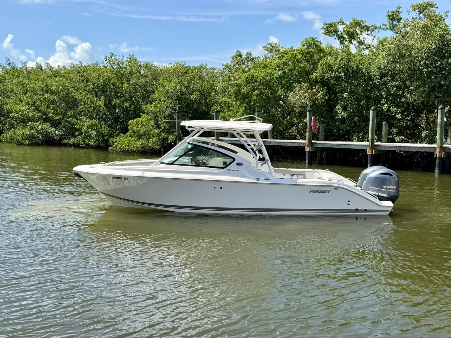 2022 Pursuit DC 266 Dual Console