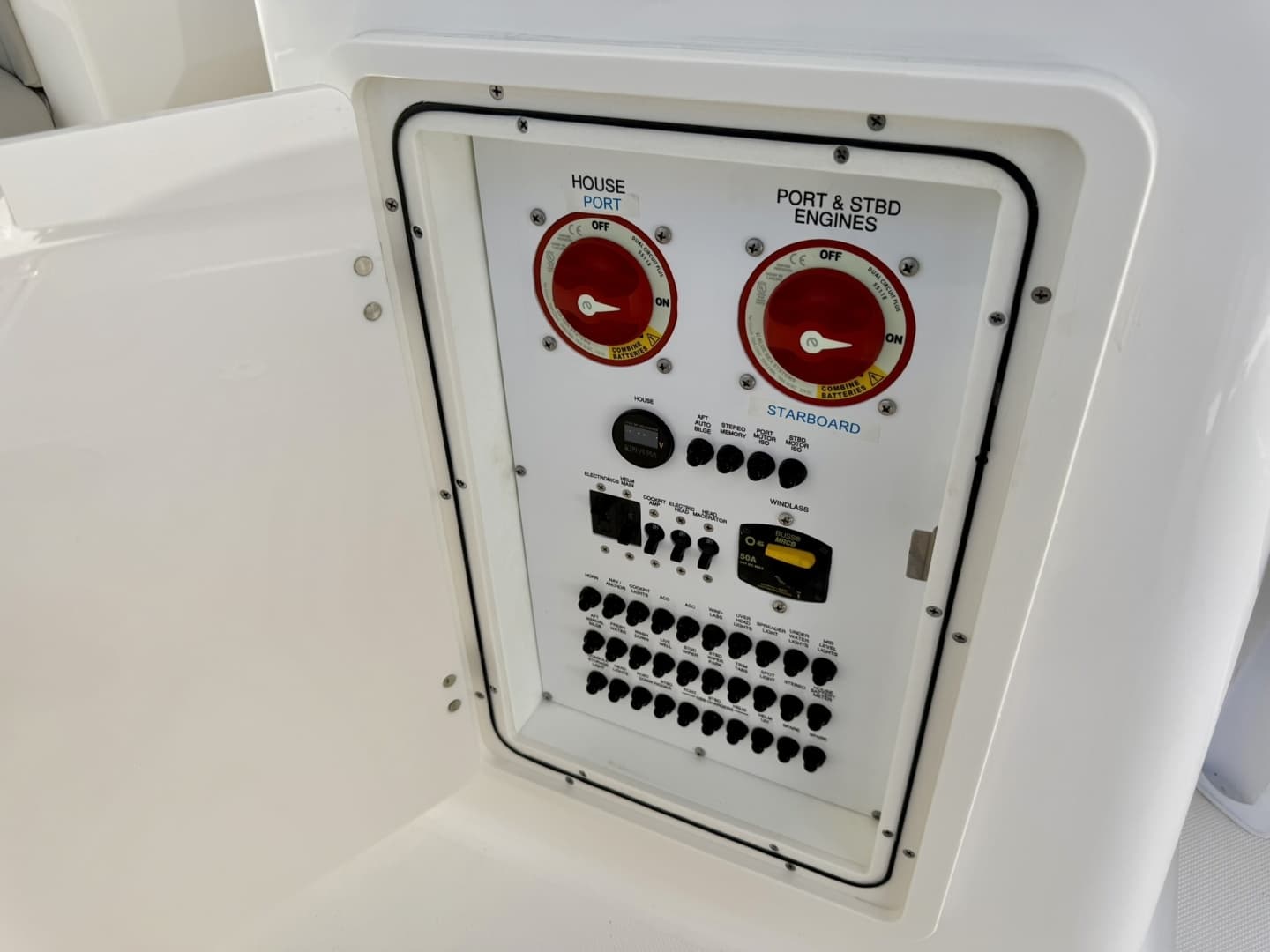 2022 Pursuit DC 266 Dual Console
