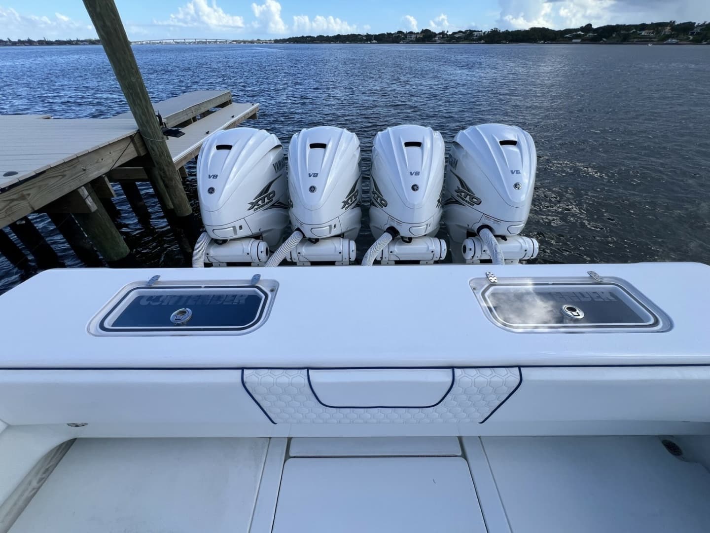Contender 44 NAUTI GIRL - Cockpit
