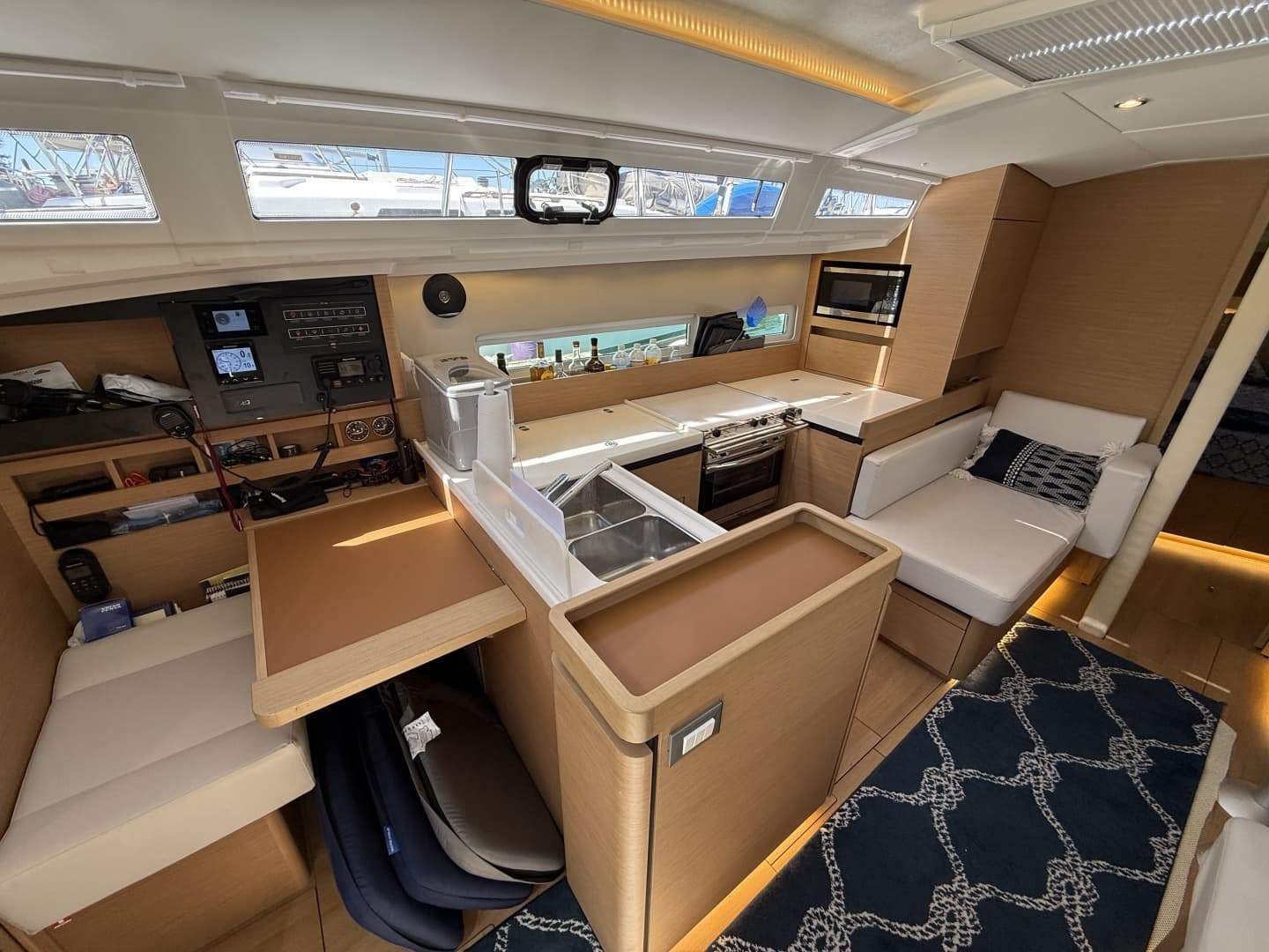 2023 Jeanneau 