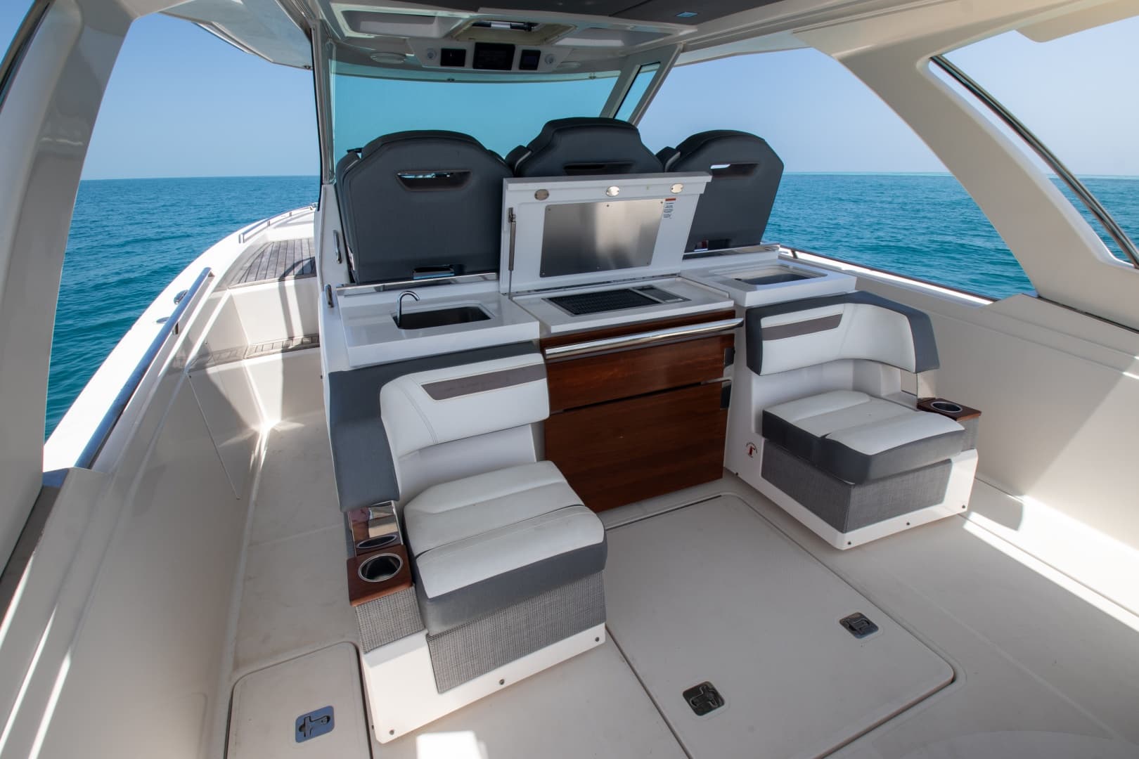 2018 Tiara Yachts 