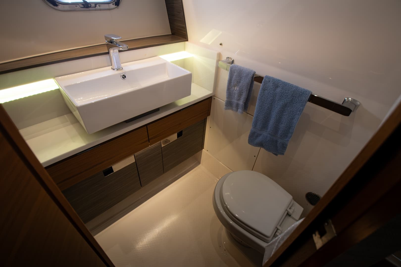 2018 Tiara Yachts 