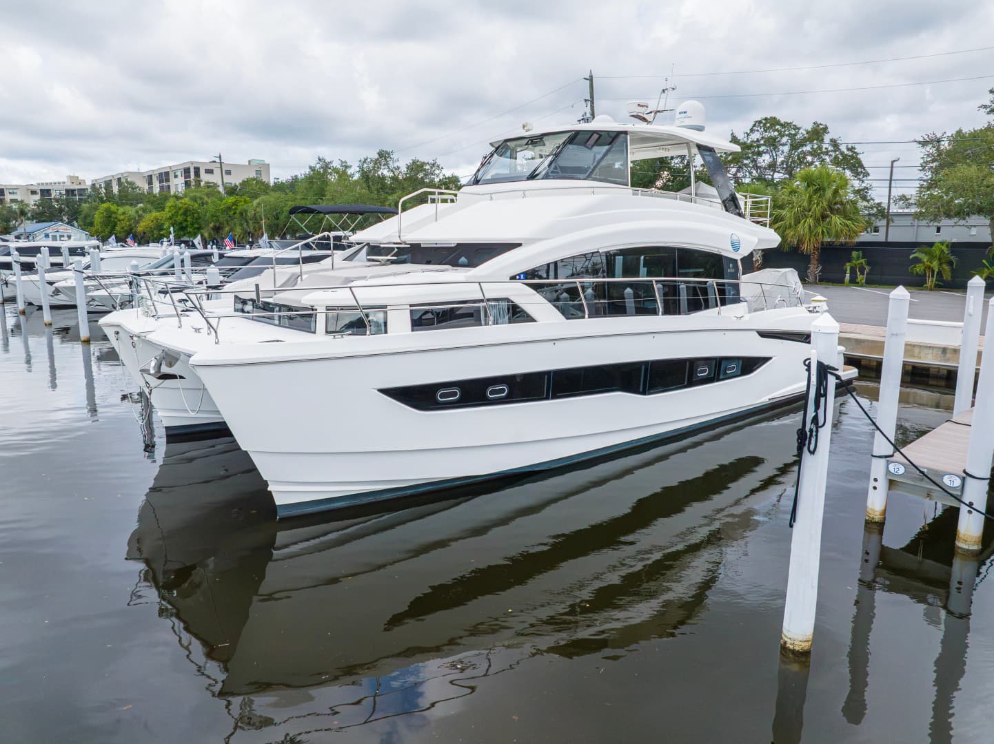 2023 Aquila 54 YACHT