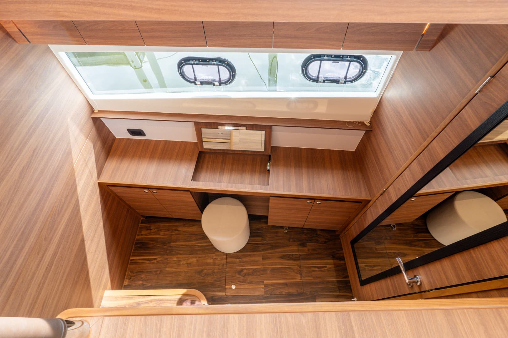 2023 Aquila 54 YACHT