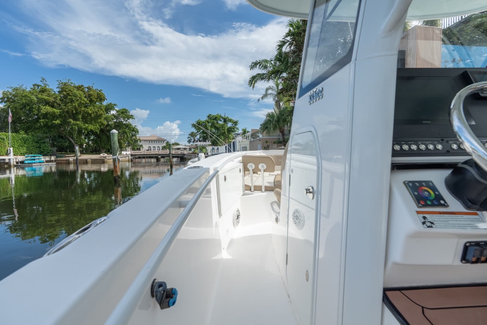 2020 Everglades 355 CC