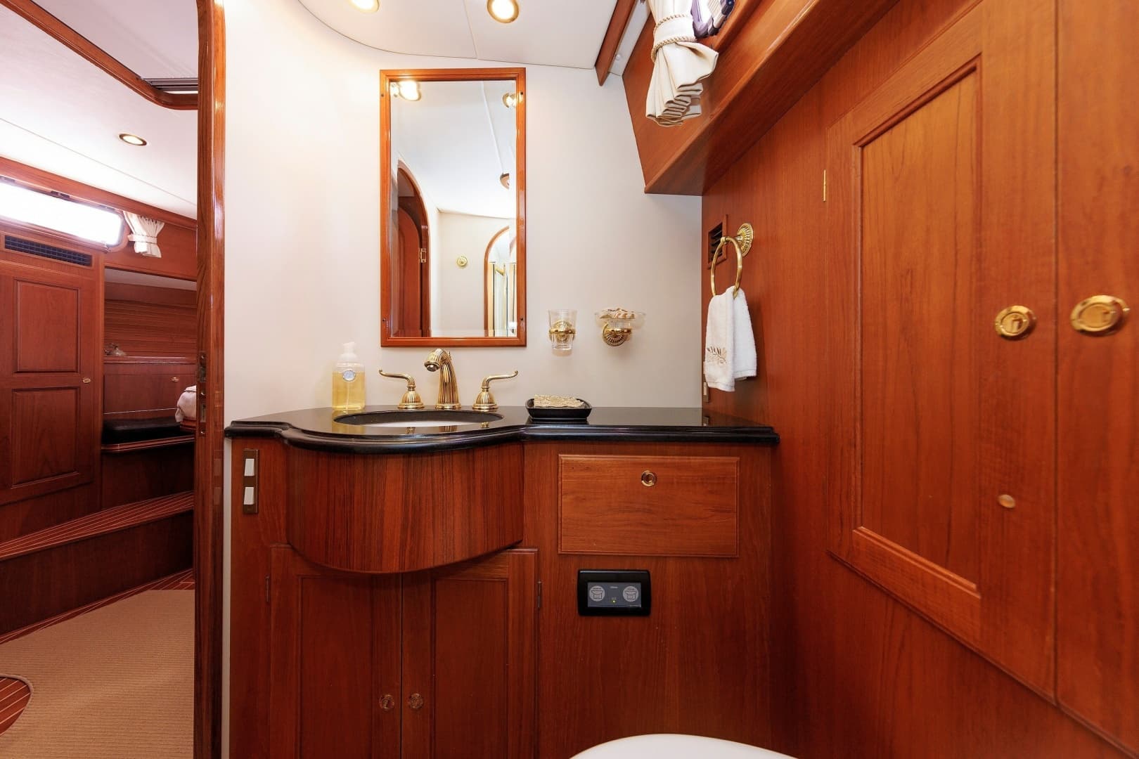 2008 Alden 52 Salon Express