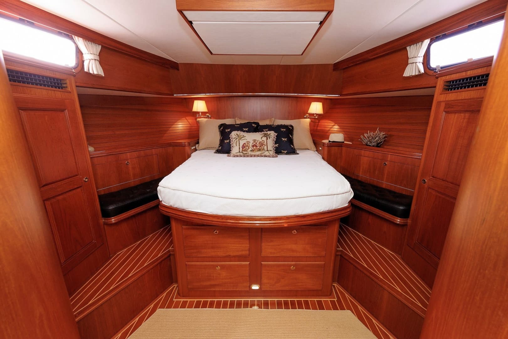 2008 Alden 52 Salon Express