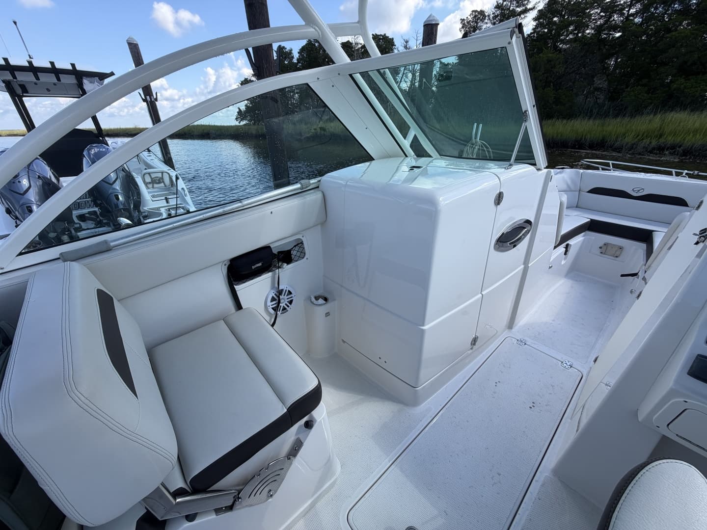 2023 Sailfish 245 DC
