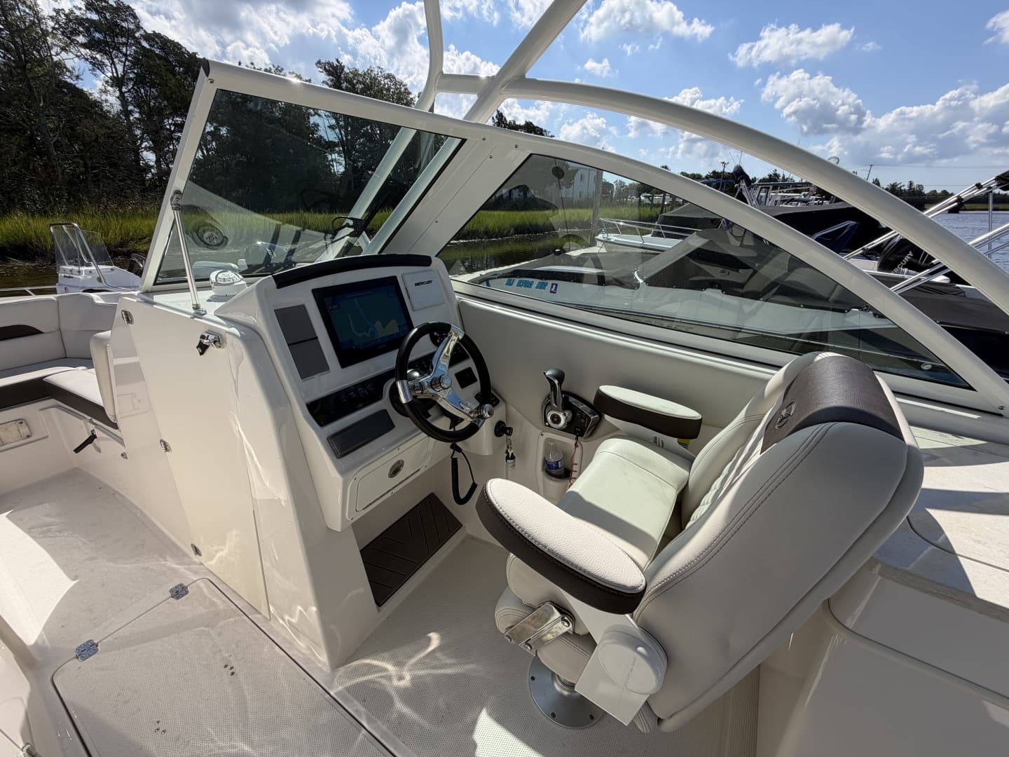 2023 Sailfish 245 DC