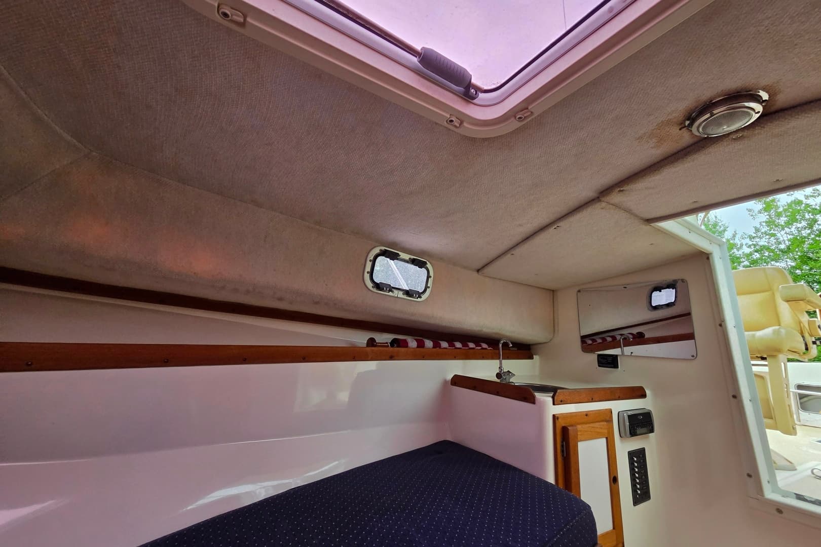 2004 Hunt Yachts Surfhunter 25