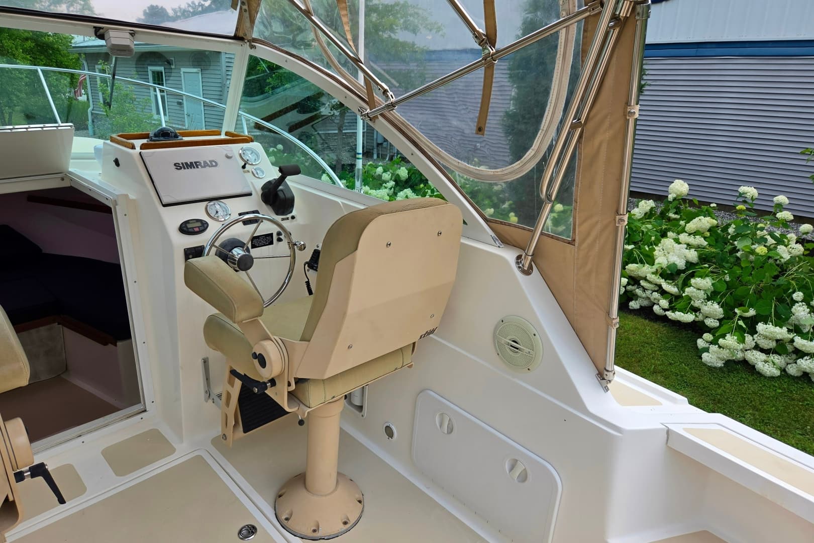 2004 Hunt Yachts Surfhunter 25