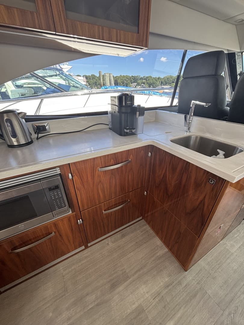2020 Riviera 4800 Sport Yacht