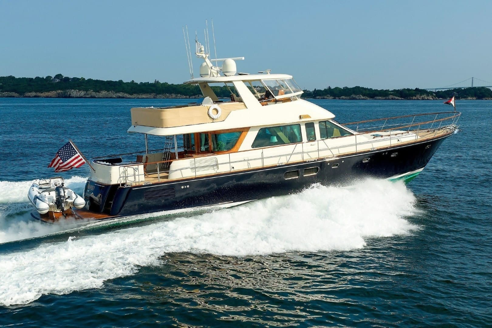 2016 Hunt Yachts 72 Flybridge