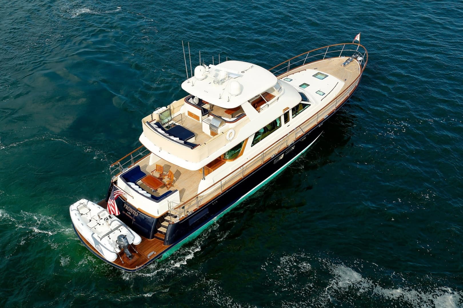 2016 Hunt Yachts 72 Flybridge