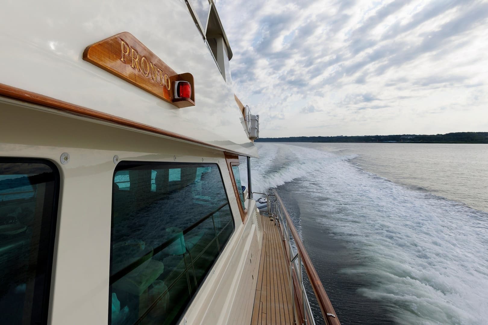 2016 Hunt Yachts 72 Flybridge