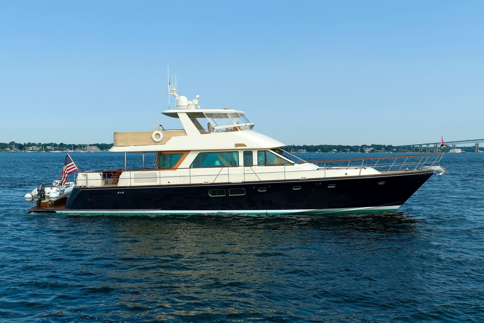2016 Hunt Yachts 72 Flybridge