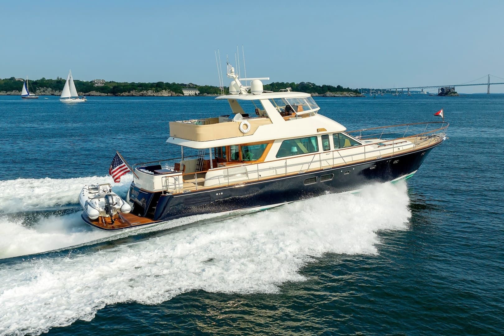 2016 Hunt Yachts 72 Flybridge