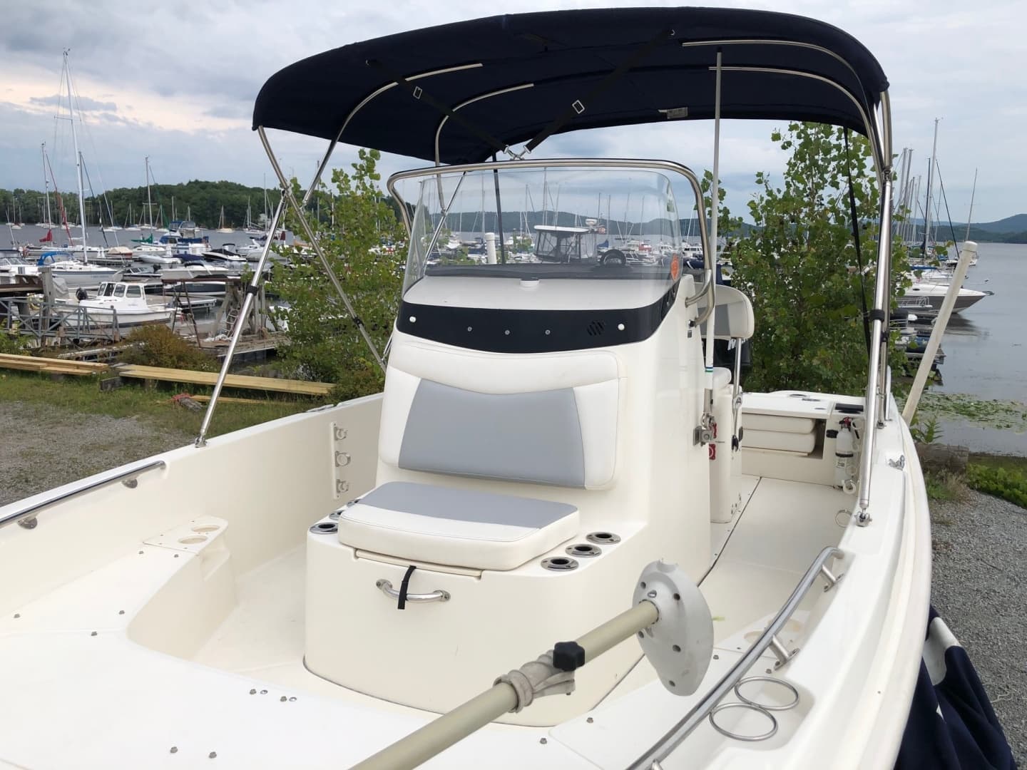 2015 Boston Whaler 210 Dauntless