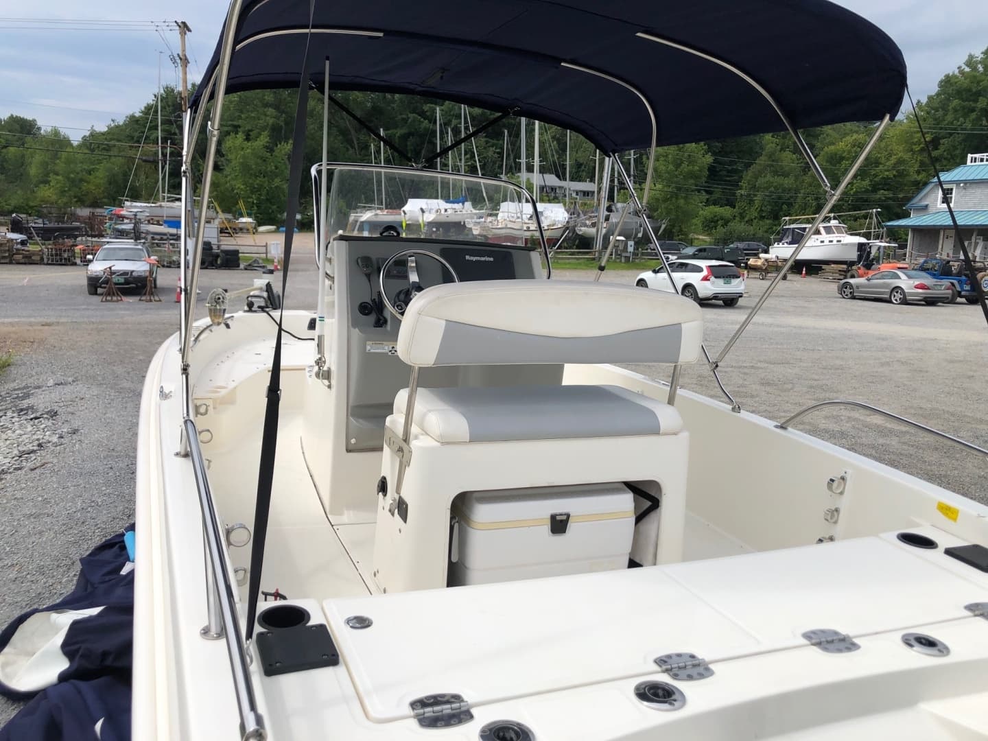 2015 Boston Whaler 210 Dauntless