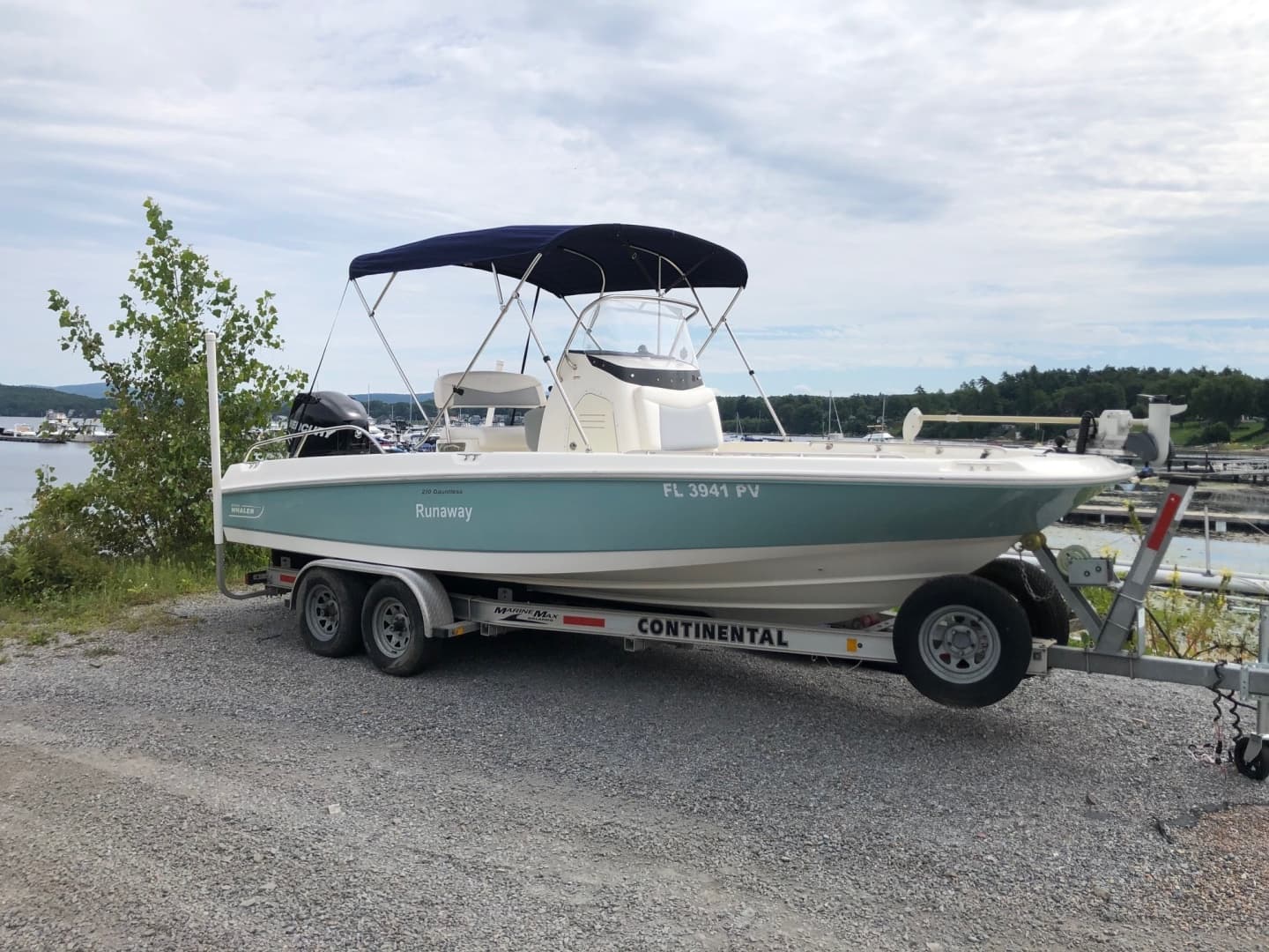 2015 Boston Whaler 210 Dauntless