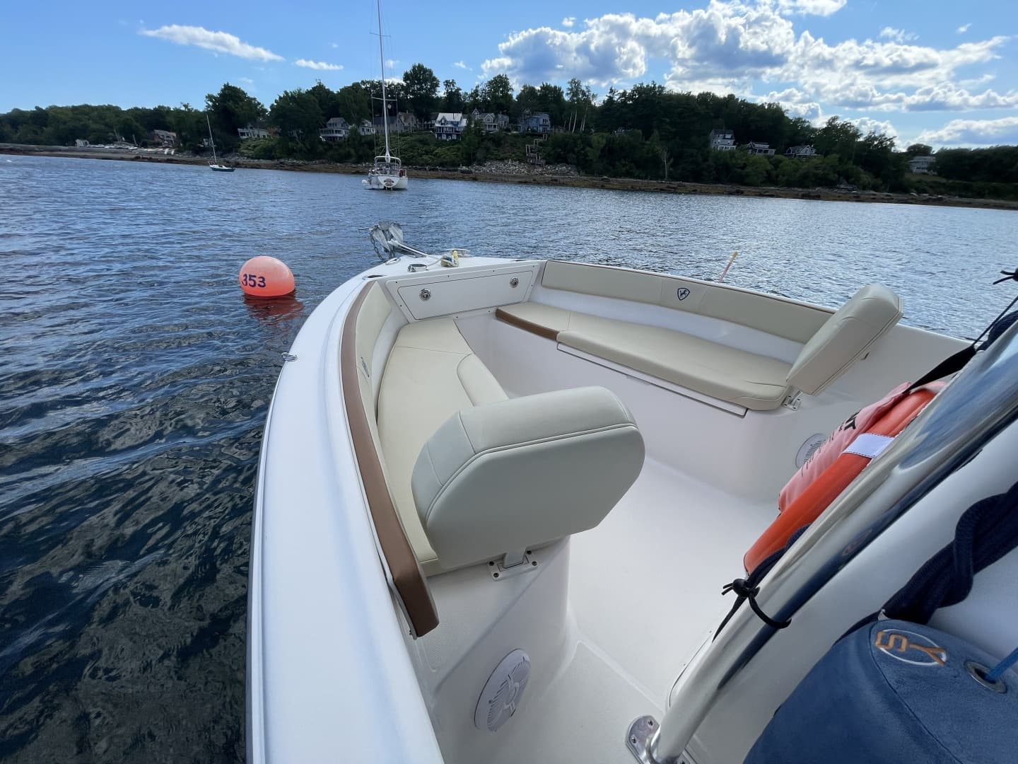 2020 Century 2200 Center Console