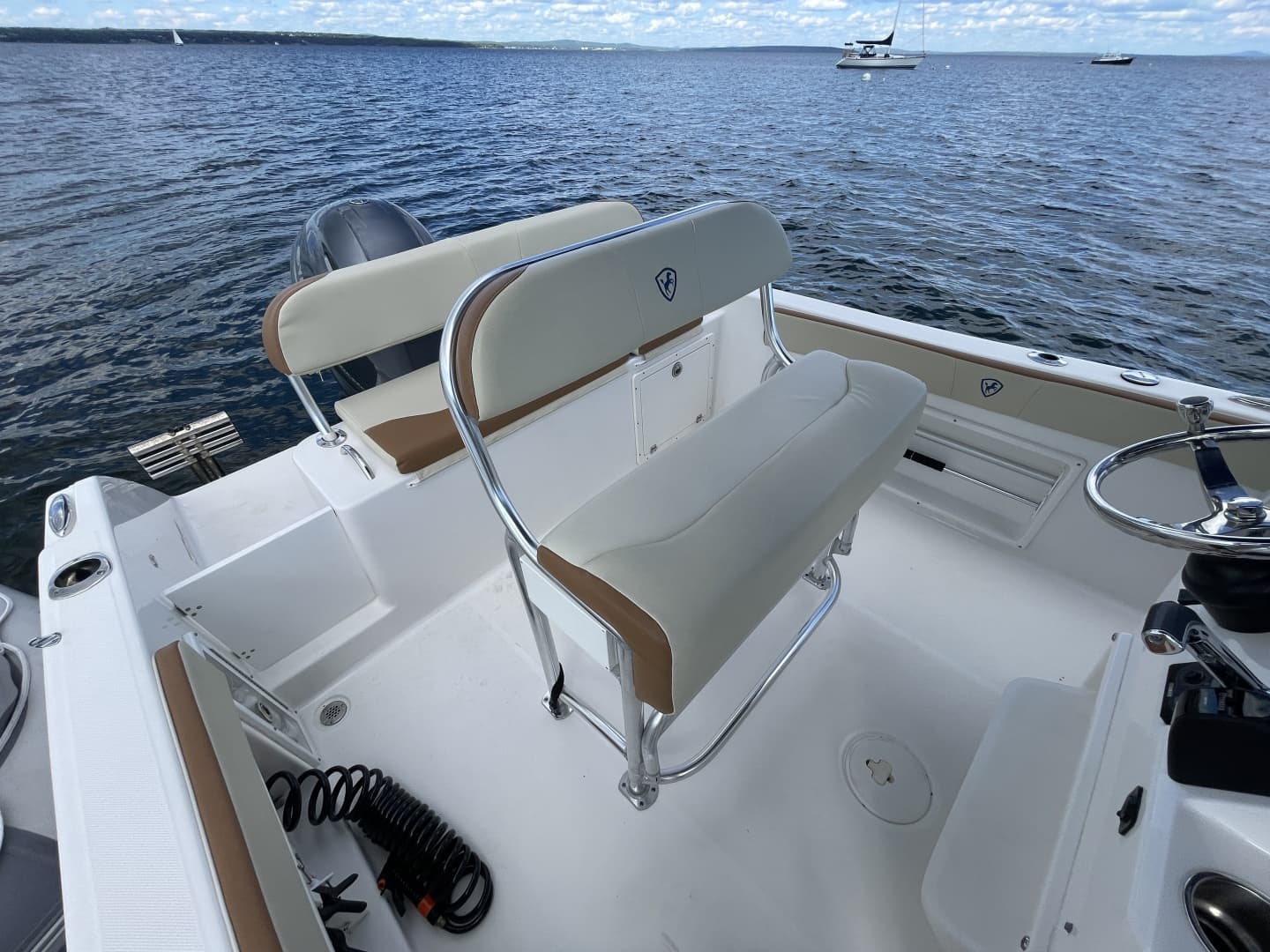 2020 Century 2200 Center Console