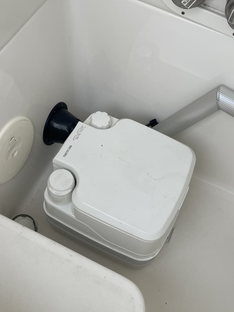 2020 Century 2200 Center Console