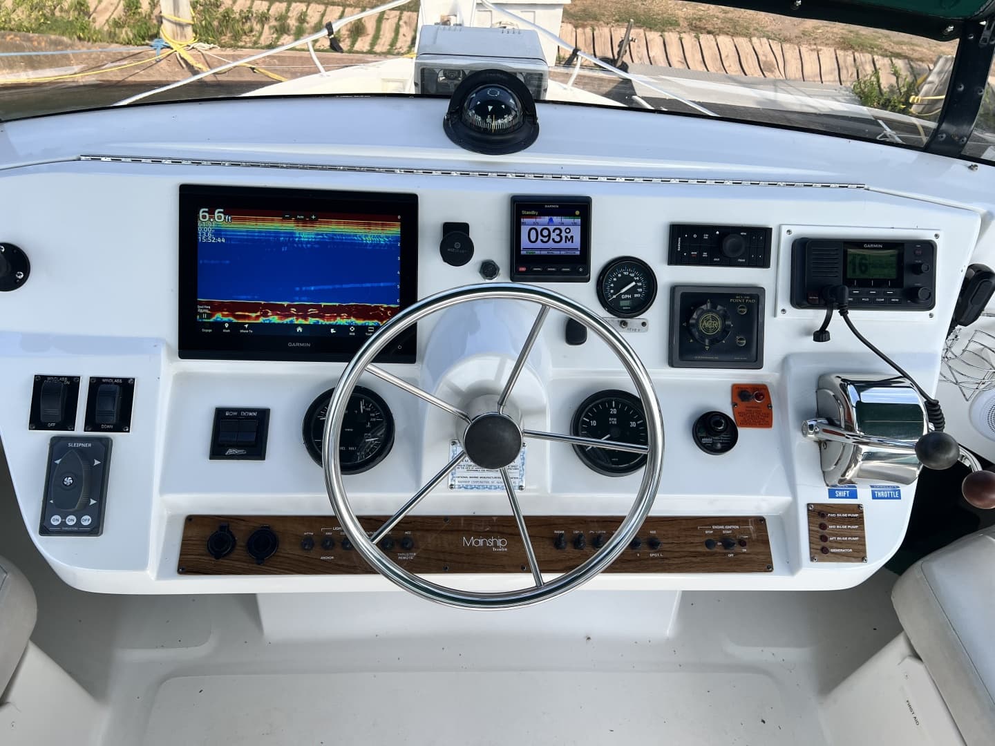 2001 Mainship 390