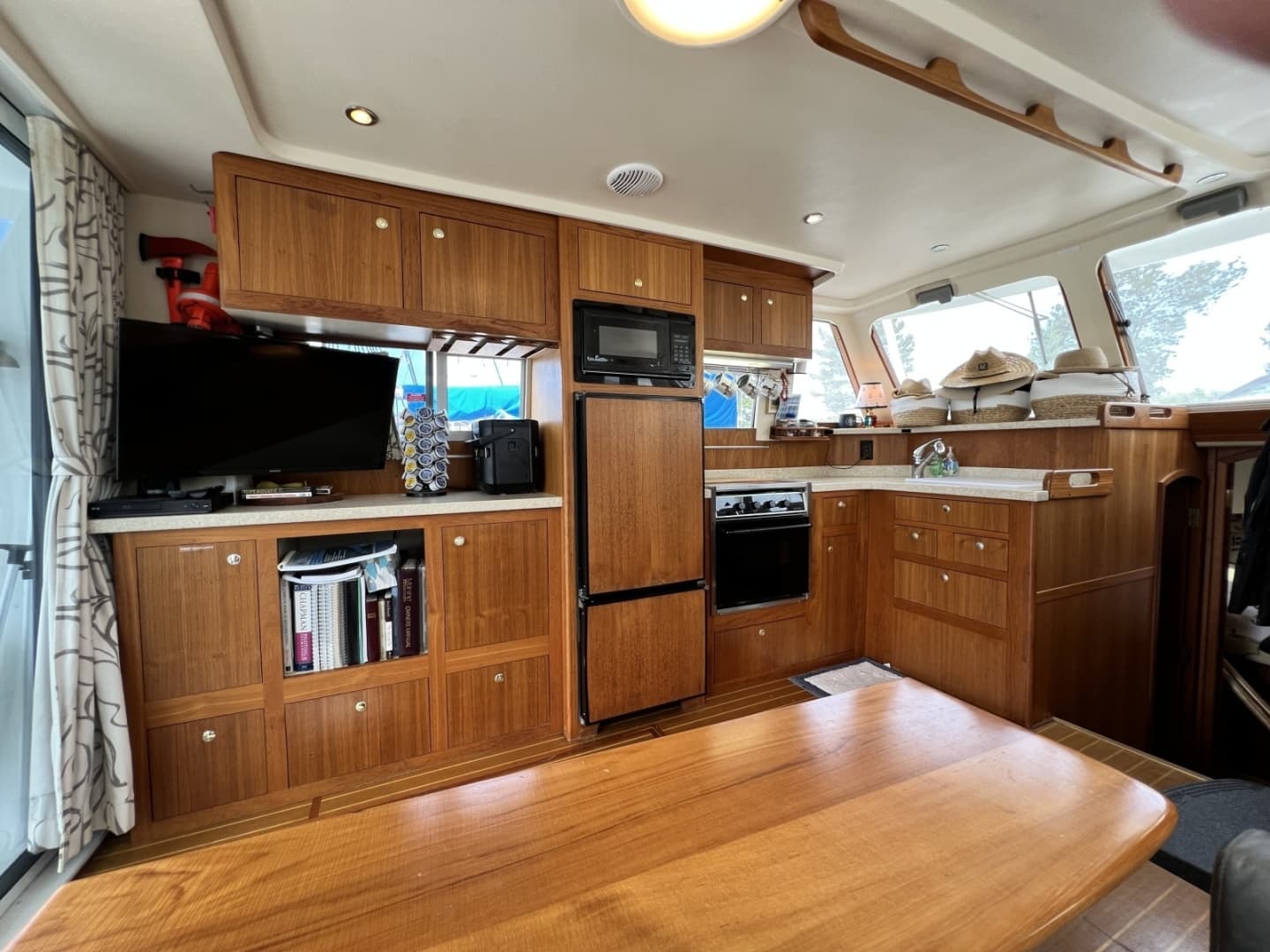 2001 Mainship 390