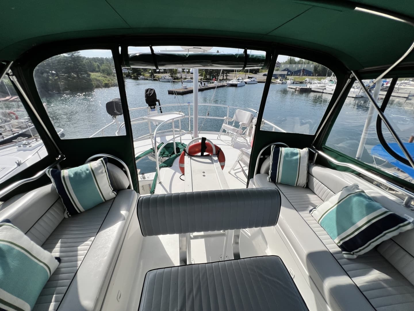 2001 Mainship 390