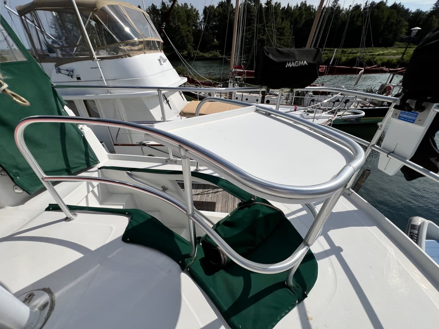 2001 Mainship 390