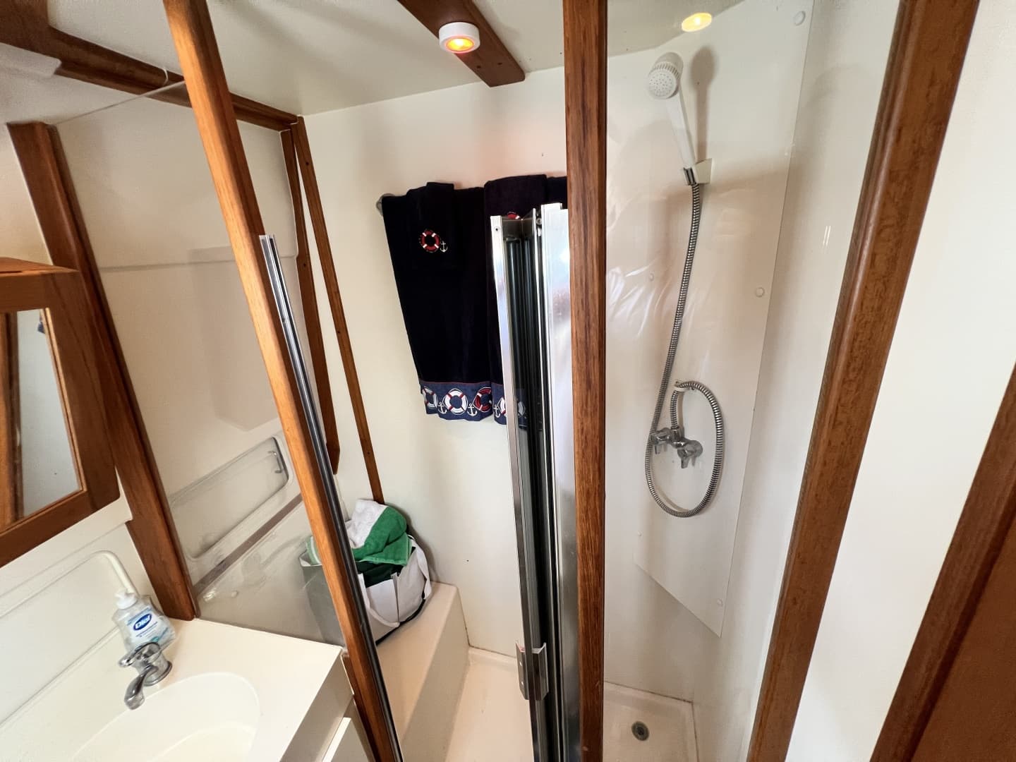 2001 Mainship 390