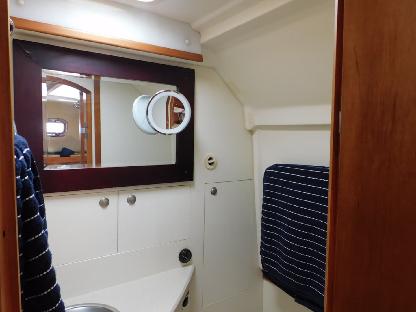 2004 Mainship 30 Rum Runner