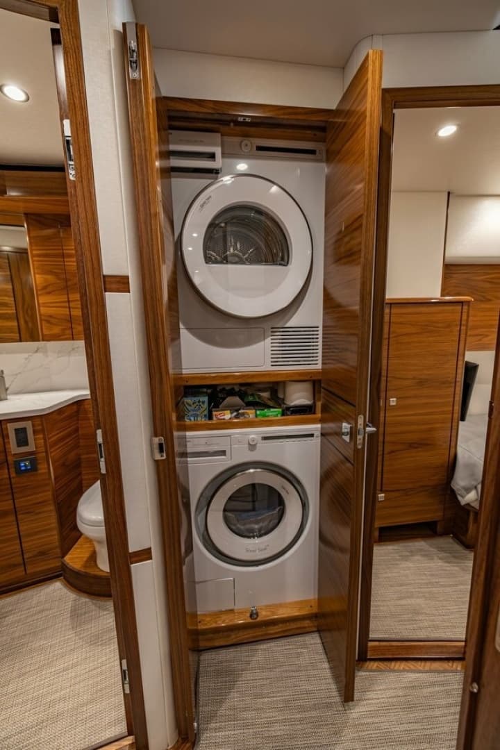 2025 Viking 58 Convertible