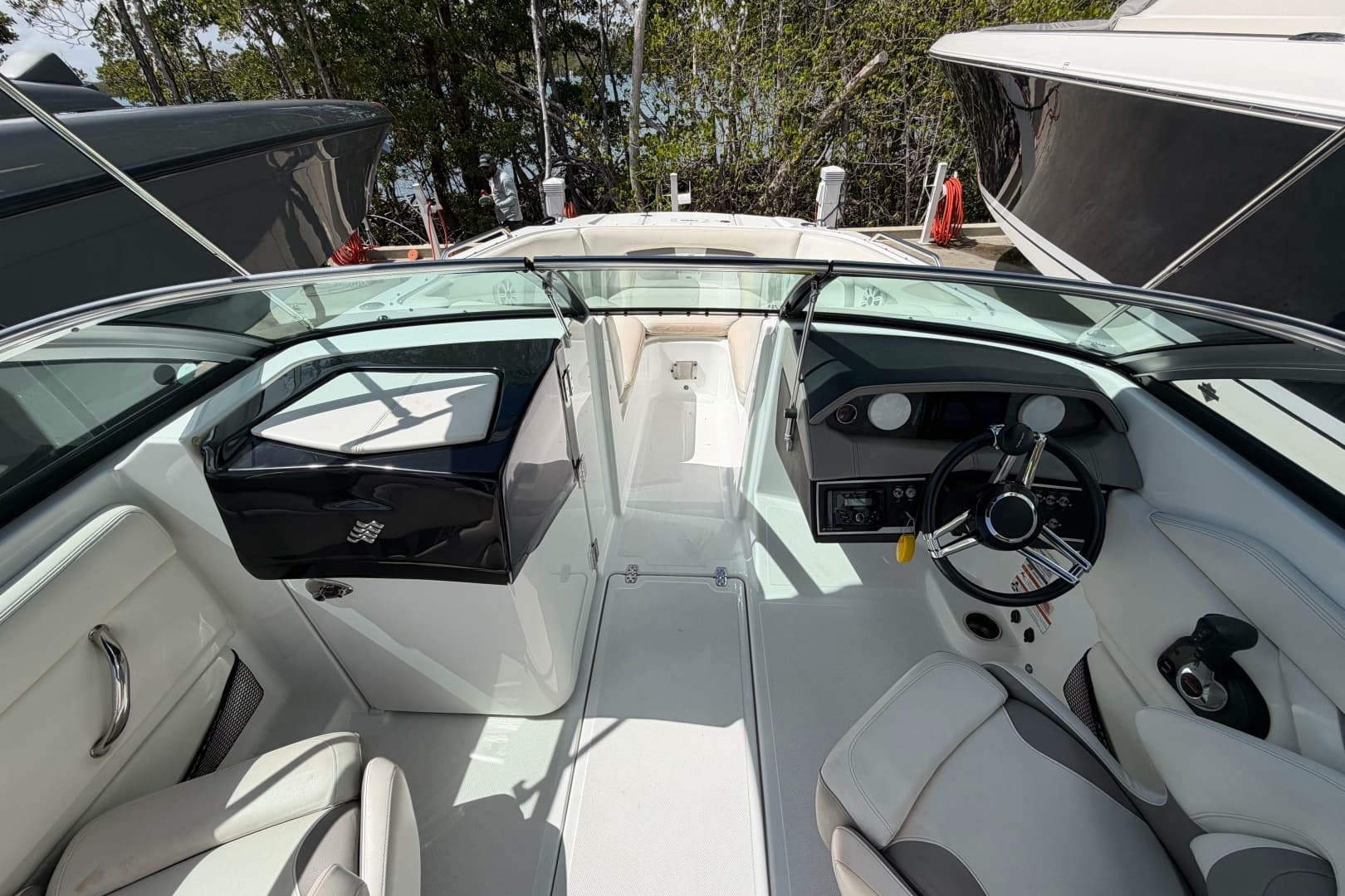 2021 Four Winns HD3