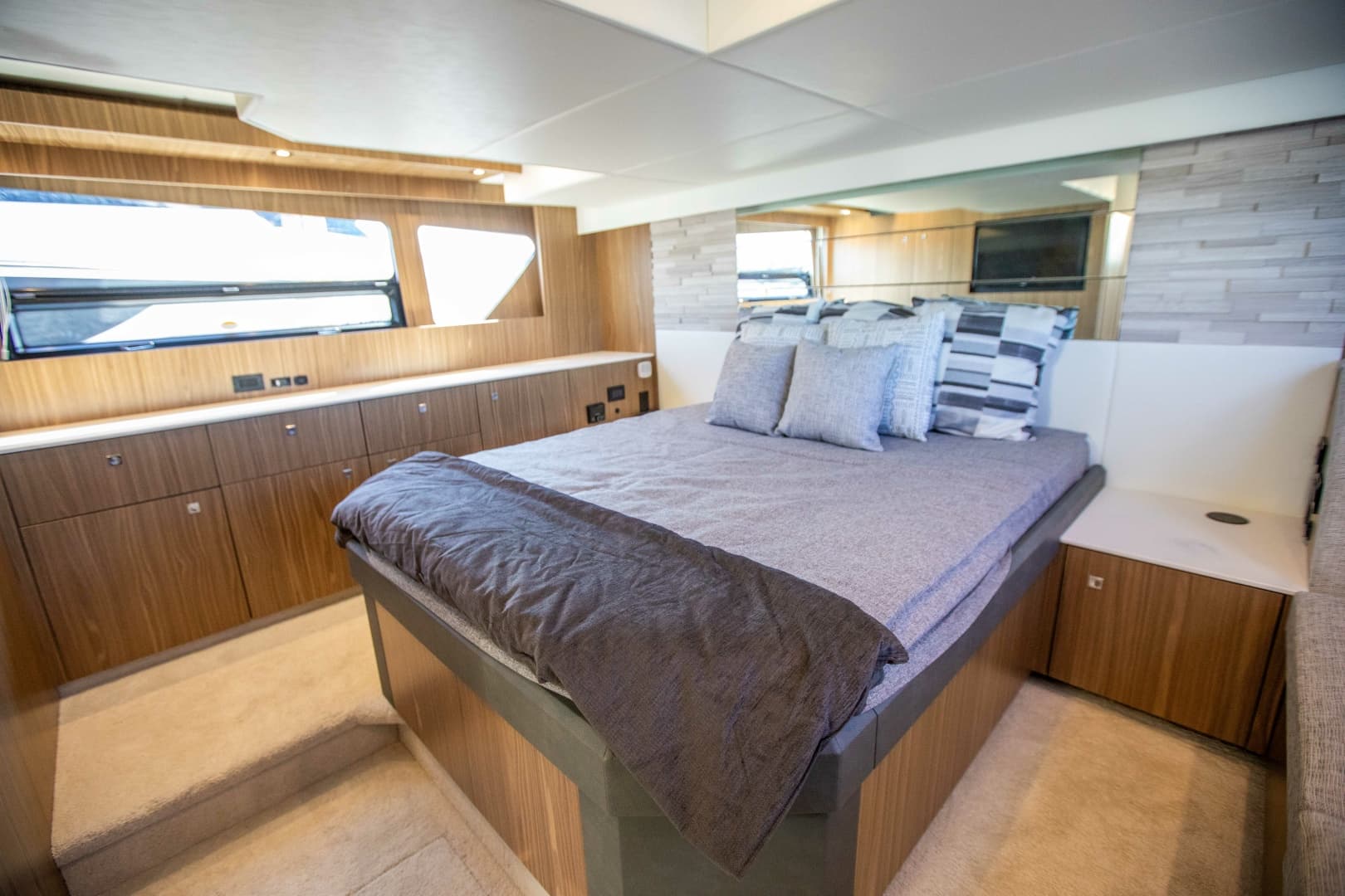 2024 Cruisers Yachts 50 Cantius