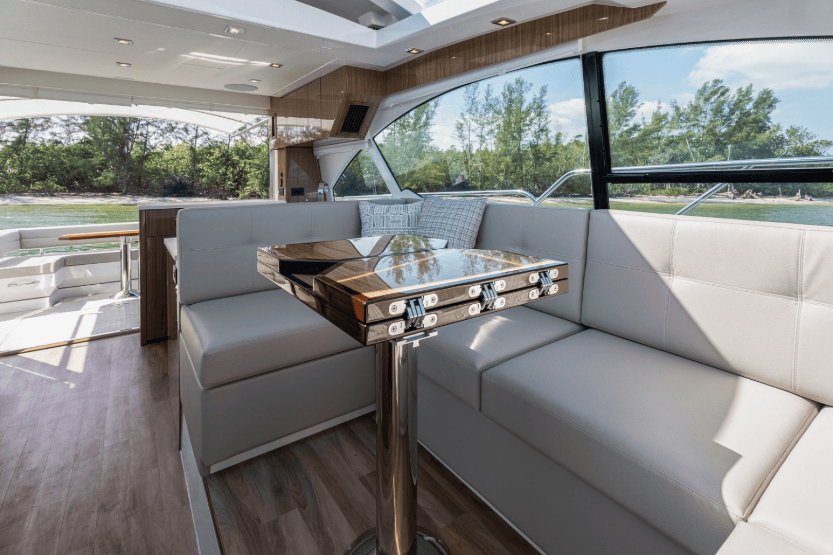 2024 Cruisers Yachts 50 Cantius