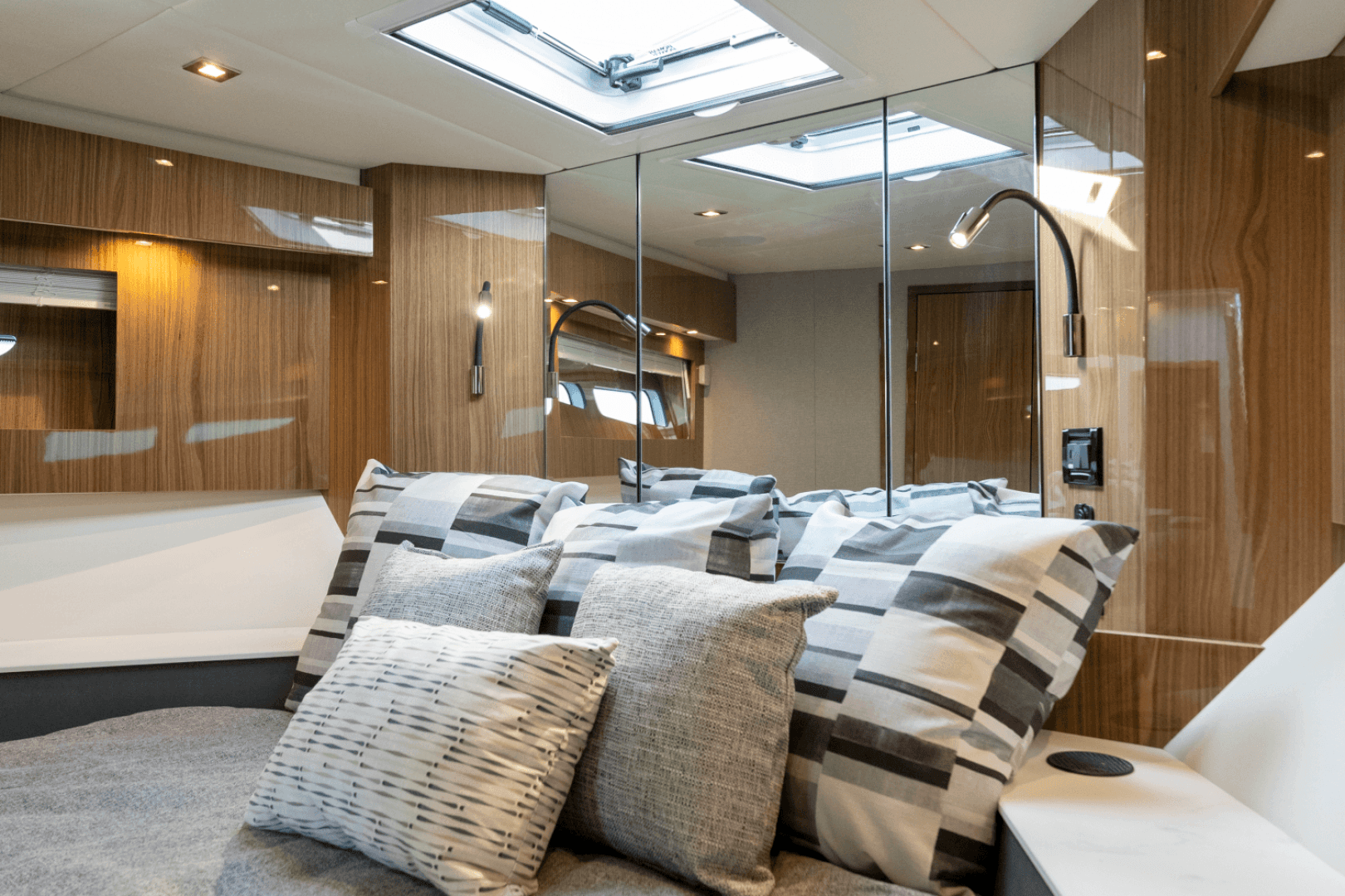 2024 Cruisers Yachts 50 Cantius