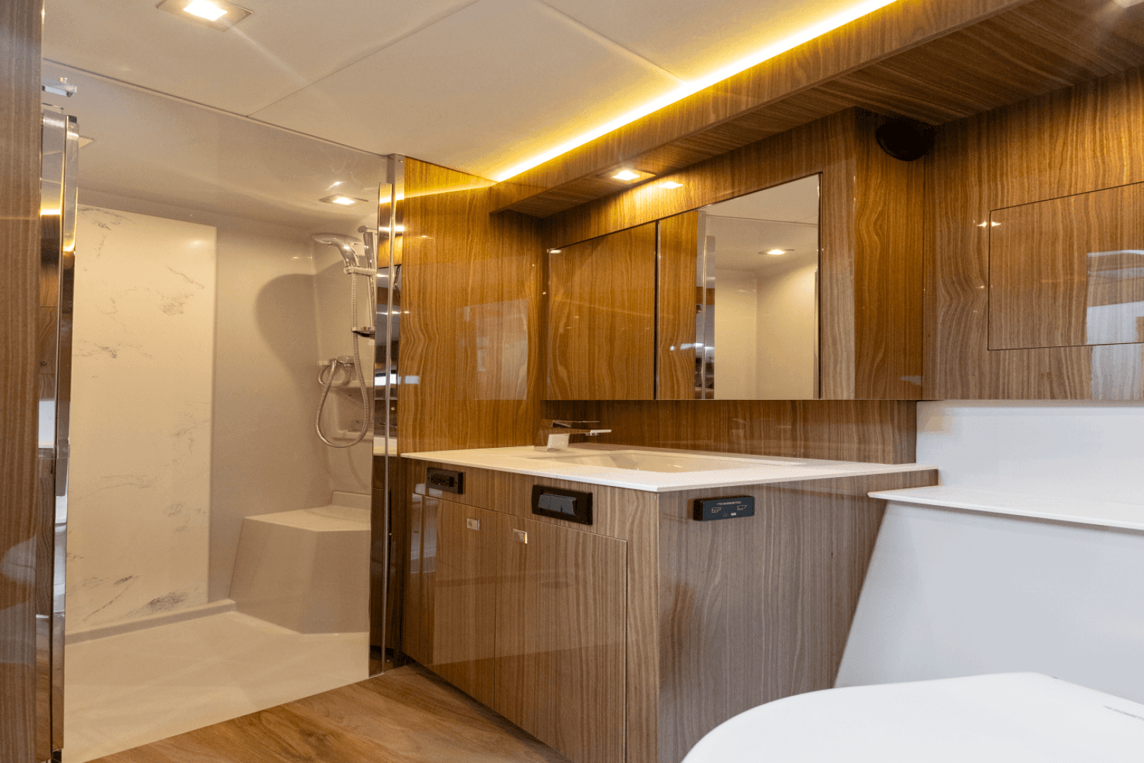 2024 Cruisers Yachts 50 Cantius