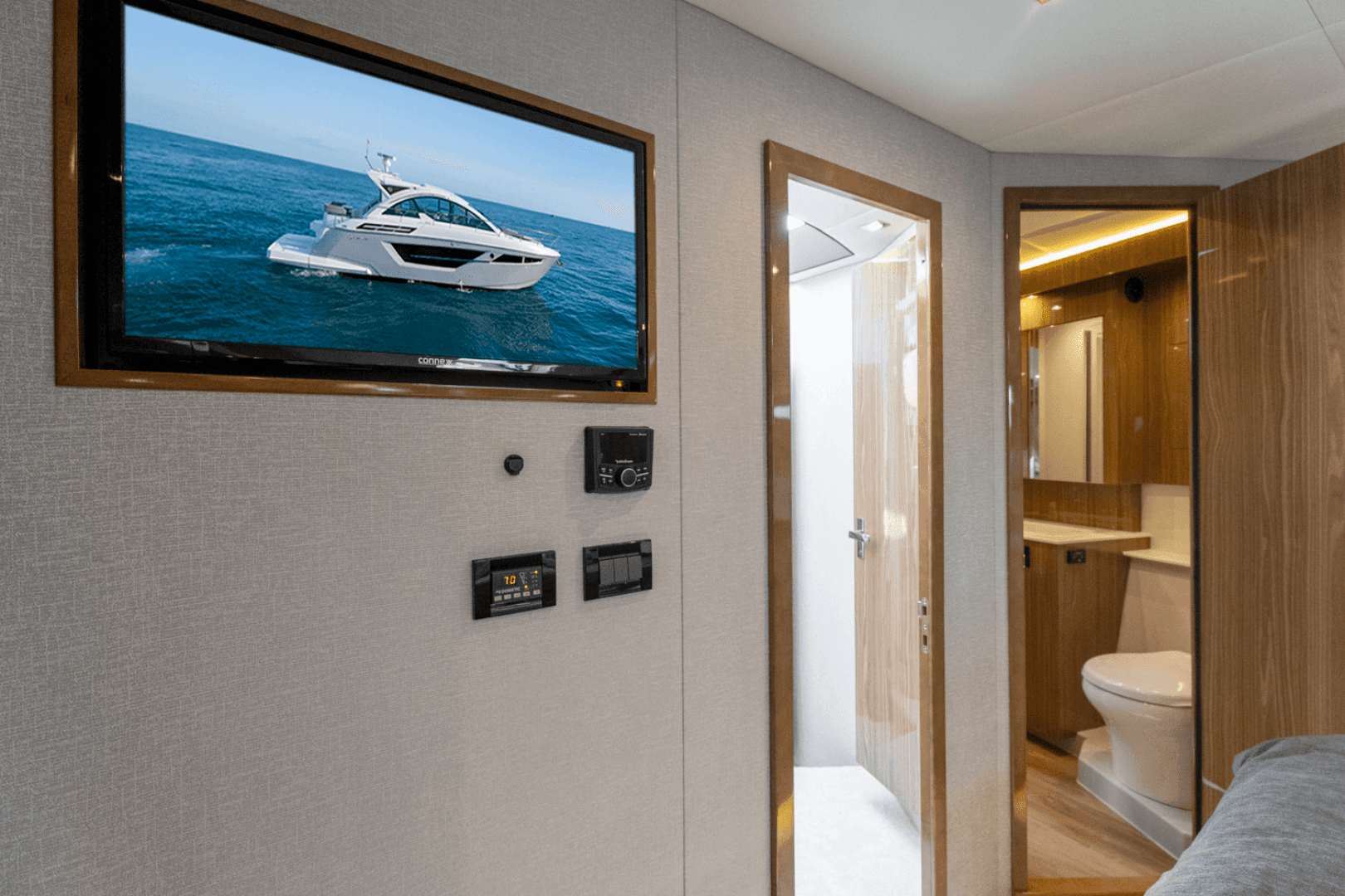 2024 Cruisers Yachts 50 Cantius
