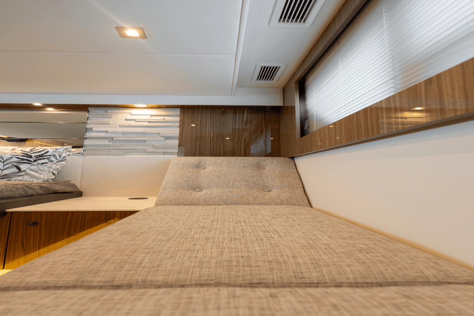 2024 Cruisers Yachts 50 Cantius