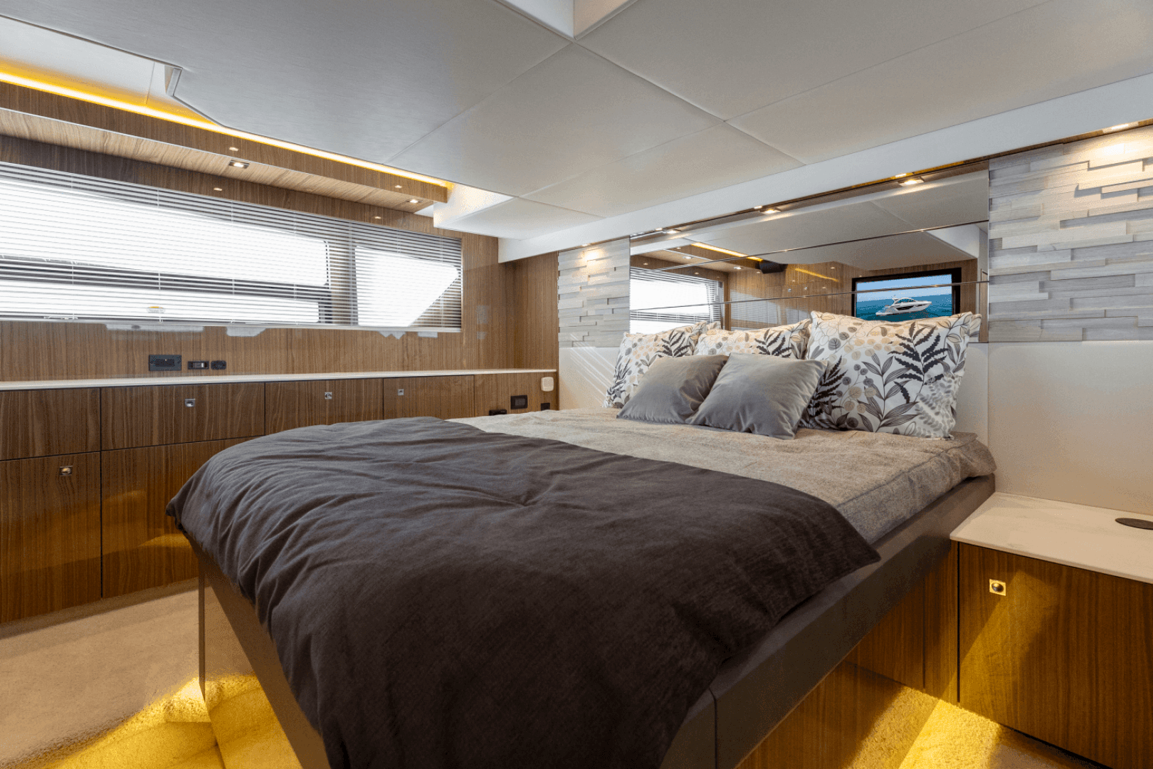 2024 Cruisers Yachts 50 Cantius
