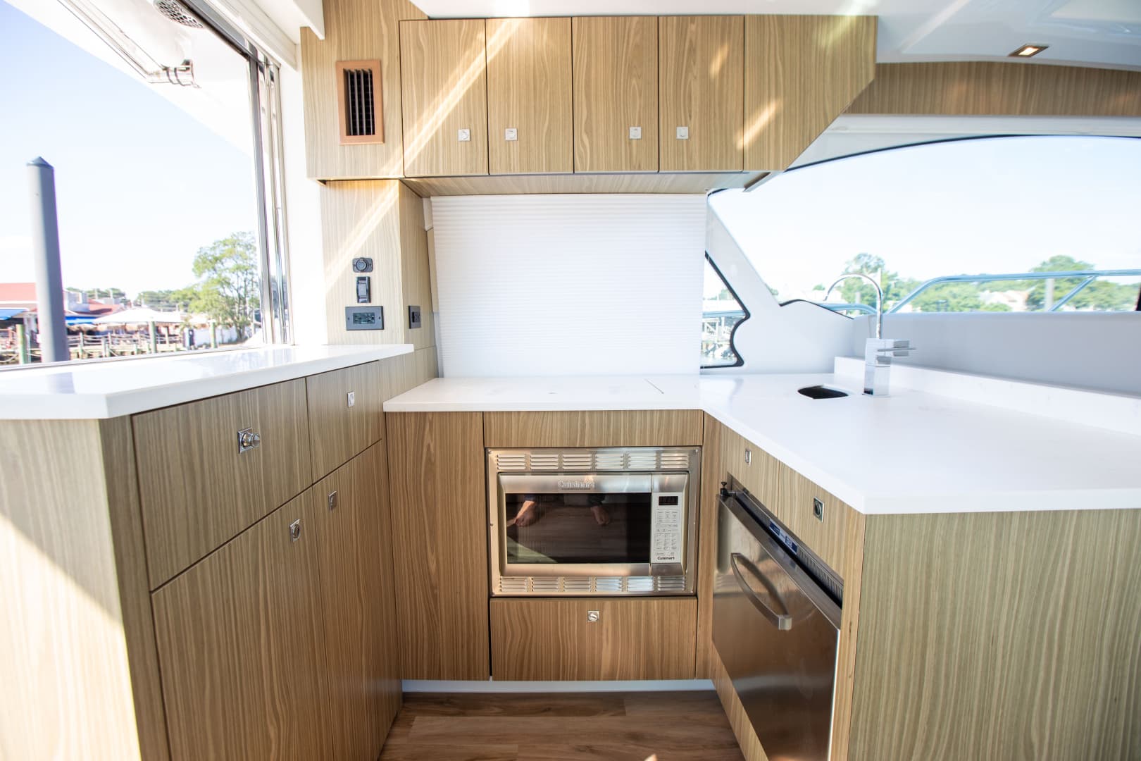 2024 Cruisers Yachts 50 Cantius